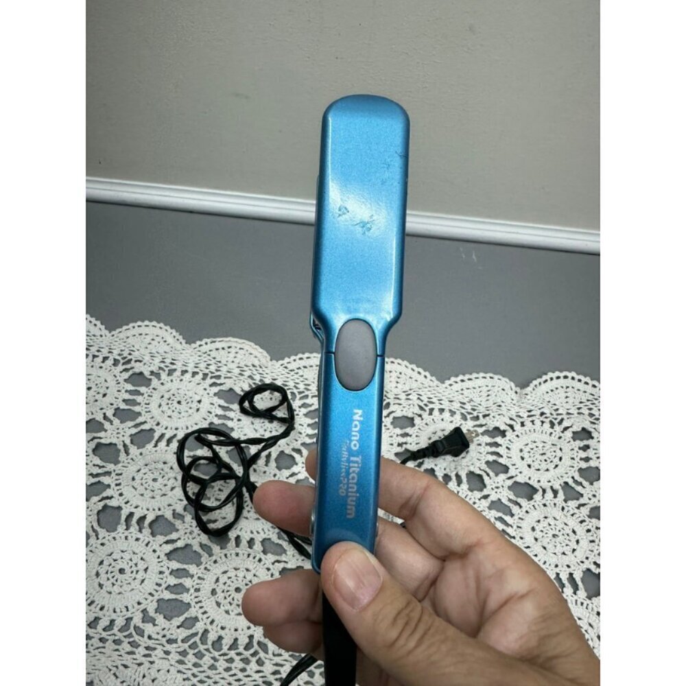 Babyliss Pro Nano Titanium Mini Straightening Iron Hair Straightener Mini Small - Picture 6 of 8